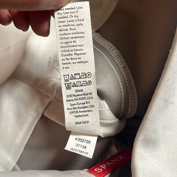 Spanx Classic 6” White Shorts, size XS - Picture 9 of 9